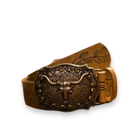 Gold Textured Cow Skull Buckle Tan Brown Floral Belt -NEW - Picture 1 of 4
